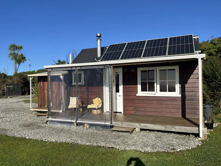 Arkaya Cabin on the Cape Foulwind clifftop