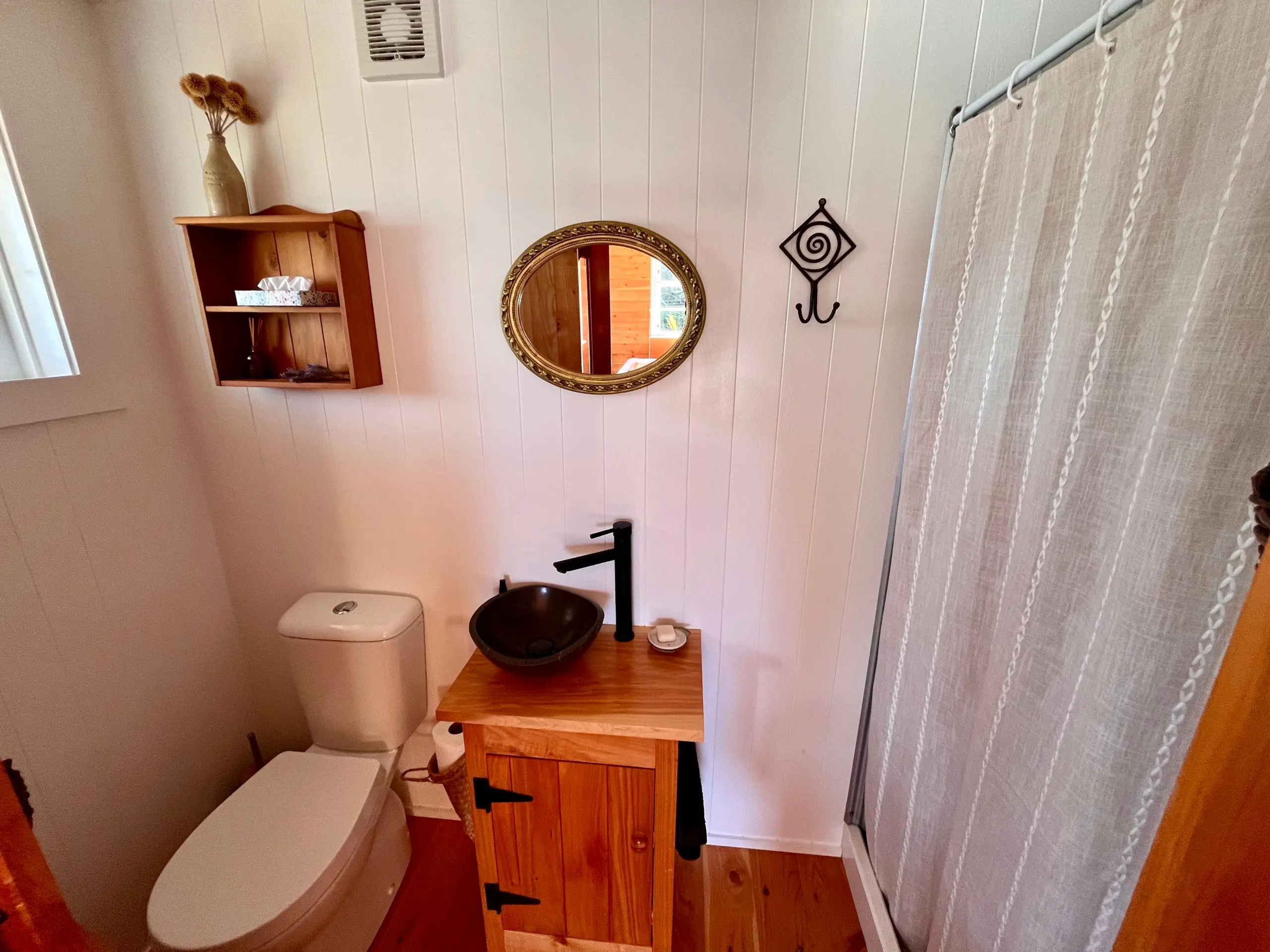 Cape Foulwind Cabin ensuite