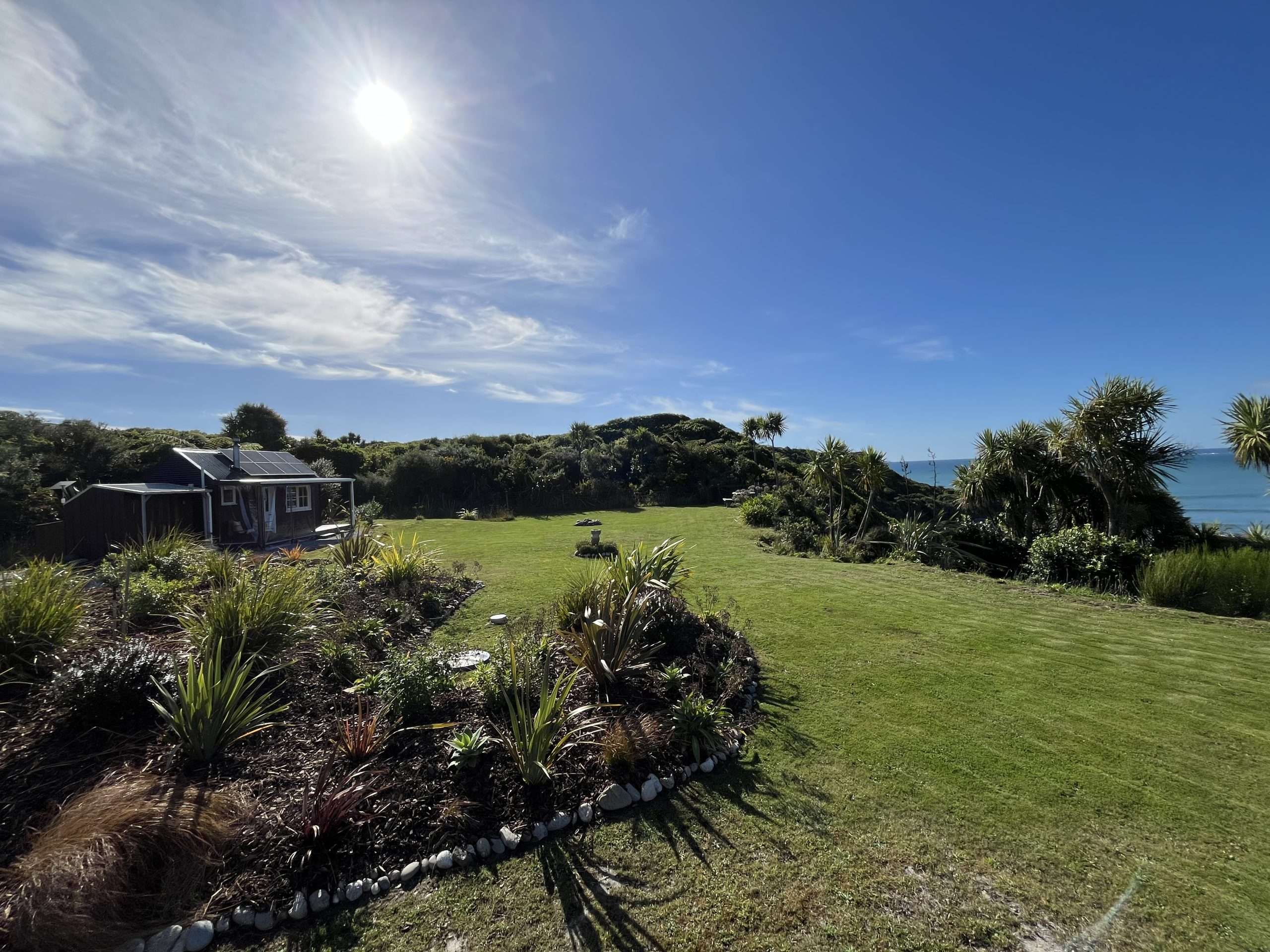 Arkaya Cabin on the Cape Foulwind clifftop above the Tasman Sea